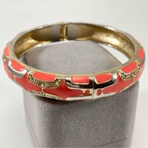 Trendy Unsigned Pinky Peach Enamel Gold Tone Rhinestone Hinged Bangle Bracelet